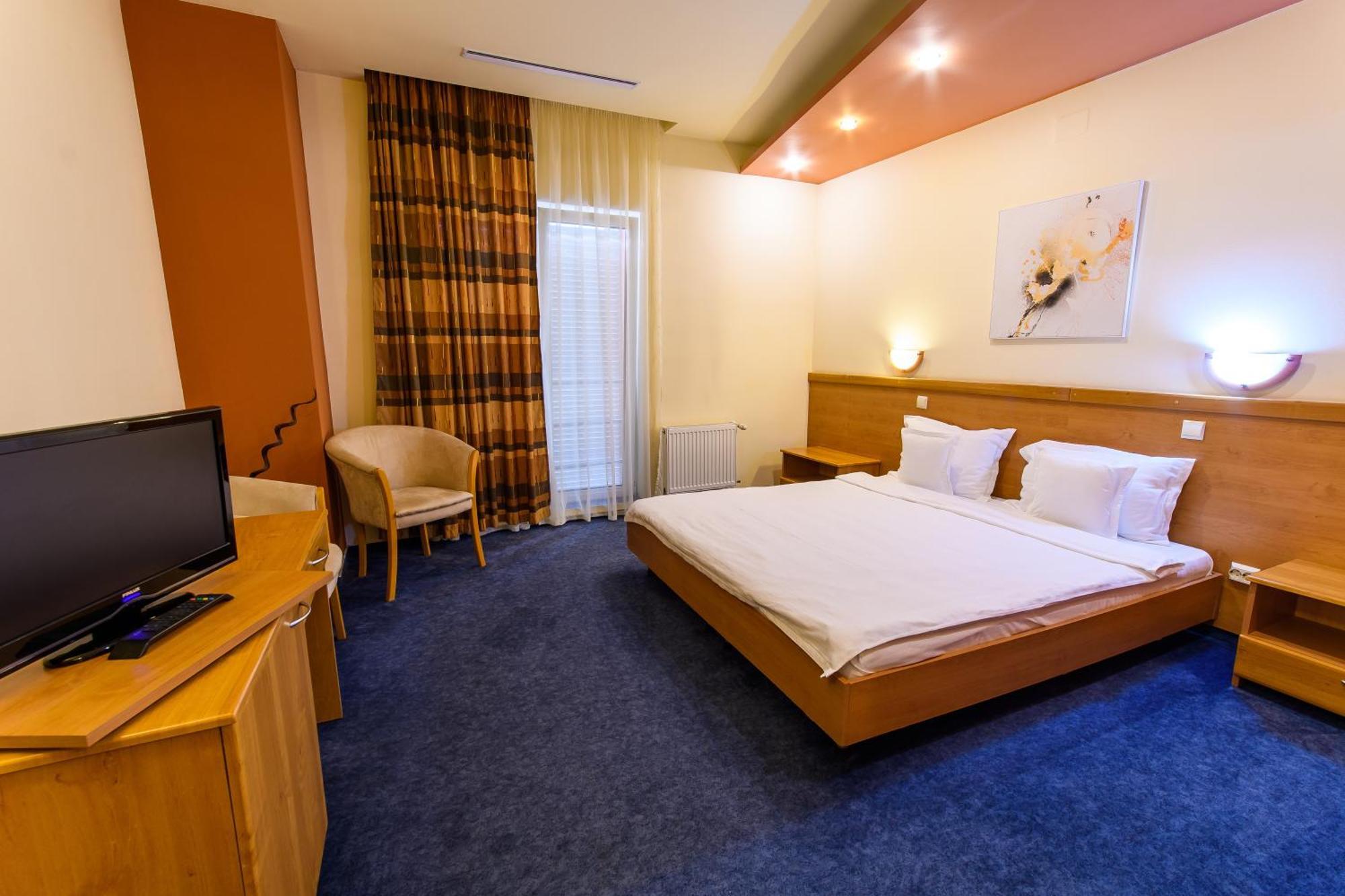 Hotel Torontal ทิมิชัวรา ภายนอก รูปภาพ
