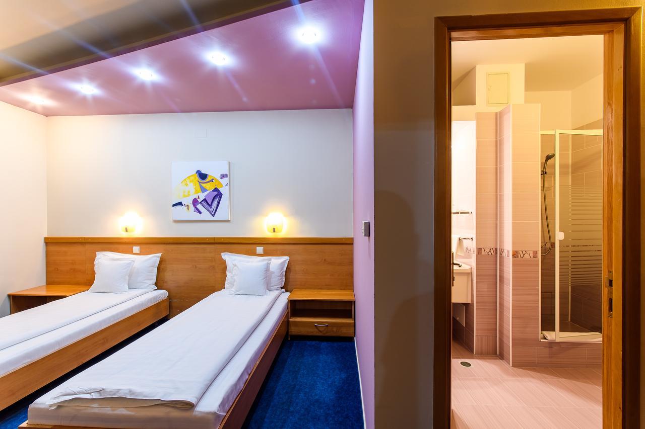 Hotel Torontal ทิมิชัวรา ภายนอก รูปภาพ