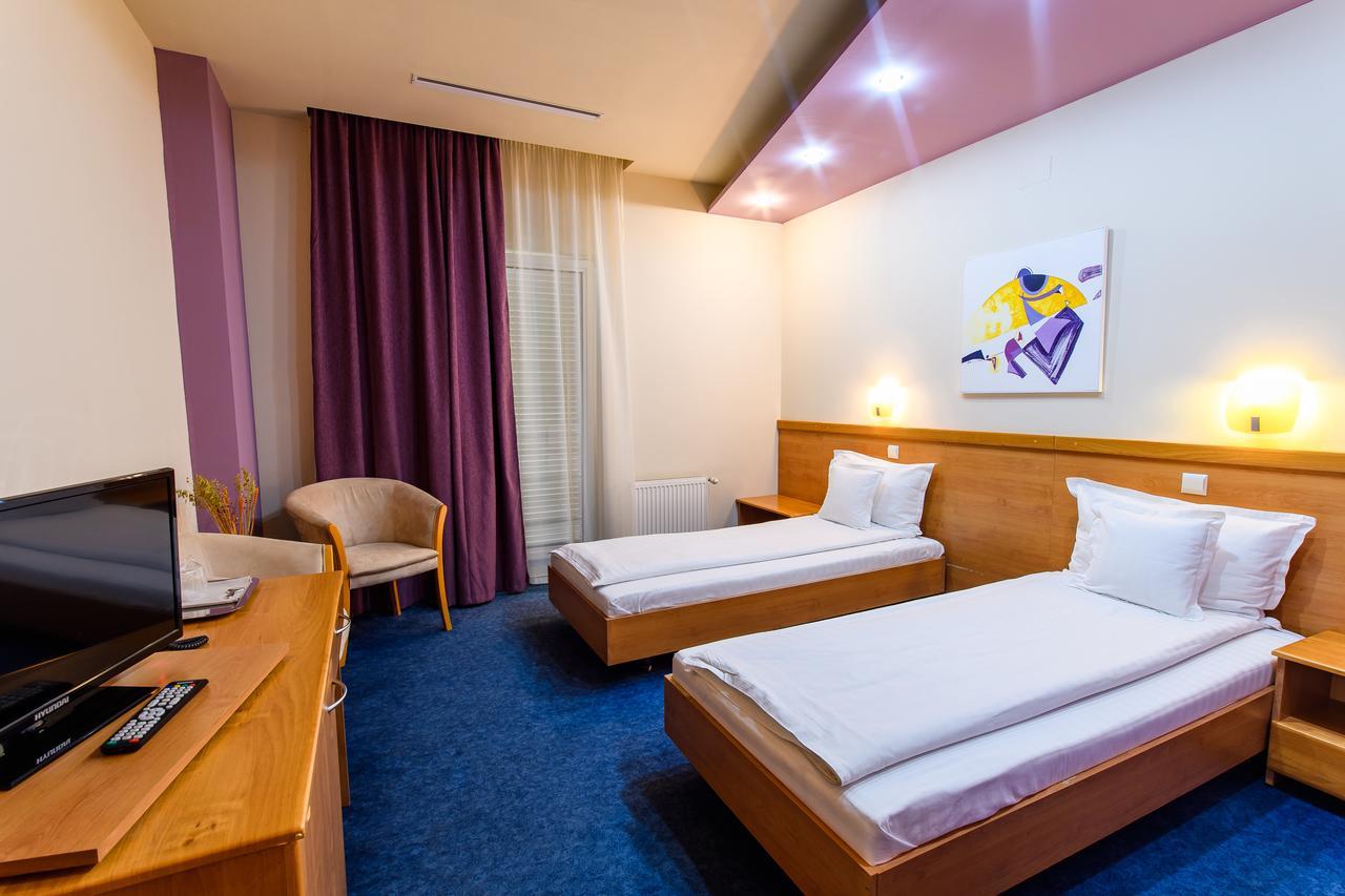 Hotel Torontal ทิมิชัวรา ภายนอก รูปภาพ